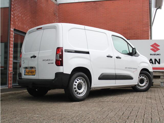 Toyota PROACE CITY Electric Challenger 50 kWh Stoelverwarming, Parkeersensoren, Apple Carplay/Android Auto
