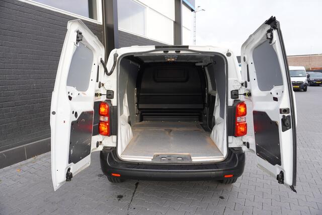 Toyota PROACE Worker 2.0 D-4D 145PK - EURO 6 - Airco - Cruise - PDC - ¤ 16.950,- Excl.