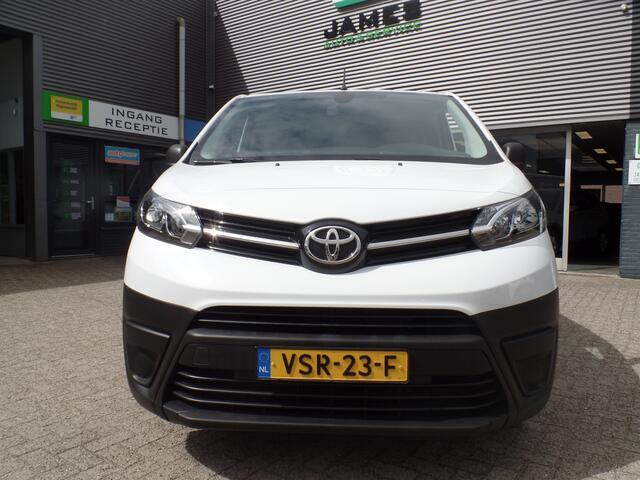 Toyota PROACE Worker 1.5 D-4D Live Long, 3 Zitplaatsen!!, Navigatie, Airco, Cruise controle, Elek ramen/Spiegels, Schuifdeur rechts, Trekhaak, Uniek 42.000km, Ex eerste eigenaar!! 3 zitplaatsen, Uniek 42.000km.