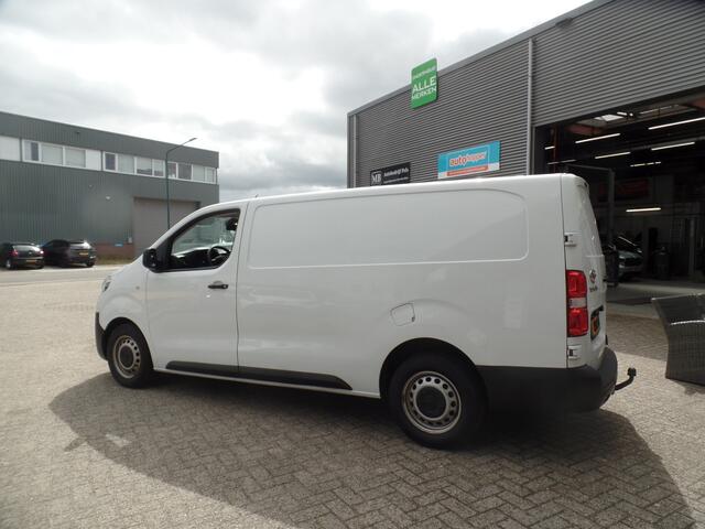 Toyota PROACE Worker 1.5 D-4D Live Long, 3 Zitplaatsen!!, Navigatie, Airco, Cruise controle, Elek ramen/Spiegels, Schuifdeur rechts, Trekhaak, Uniek 42.000km, Ex eerste eigenaar!! 3 zitplaatsen, Uniek 42.000km.