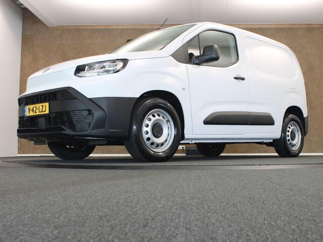 Toyota PROACE CITY Electric Challenger 50 KWH - NIEUW UIT VOORRAAD LEVERBAAR - 2 DEUREN ACHTER - 1 SCHUIFDEUR - 2 PERSOONS UITVOERING - AIRCO - BLUETOOTH - PARKEERSENSOREN ACHTER - MIDDENARMSTEUN - CENTRALE VERGRENDELING MET AFSTANDSBEDIENING - DAB AUDIO