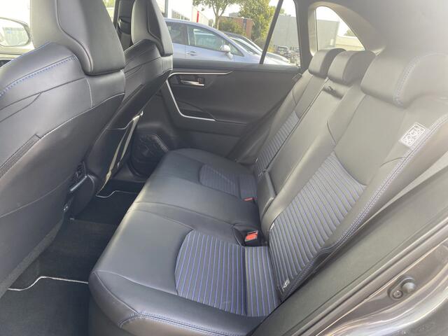 Toyota RAV4 2.5 Hybrid Style Innovation Pack NL Auto Bi-Tone Trekhaak Treeplanken JBL 360cam