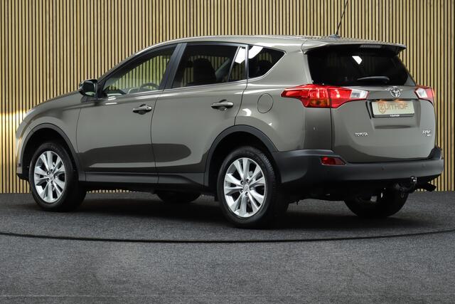 Toyota RAV4 2.0 Automaat Executive Business 4WD | Cruise-control | Trekhaak | Camera | Clima | Leder | Navigatie | Elek. Achterklep | Keyless | LM Velgen | Stoelverwarming