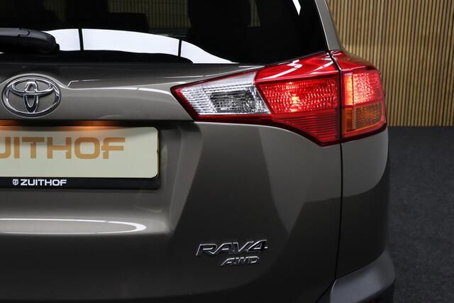 Toyota RAV4 2.0 Automaat Executive Business 4WD | Cruise-control | Trekhaak | Camera | Clima | Leder | Navigatie | Elek. Achterklep | Keyless | LM Velgen | Stoelverwarming