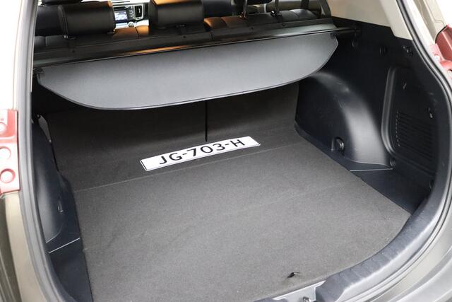 Toyota RAV4 2.0 Automaat Executive Business 4WD | Cruise-control | Trekhaak | Camera | Clima | Leder | Navigatie | Elek. Achterklep | Keyless | LM Velgen | Stoelverwarming