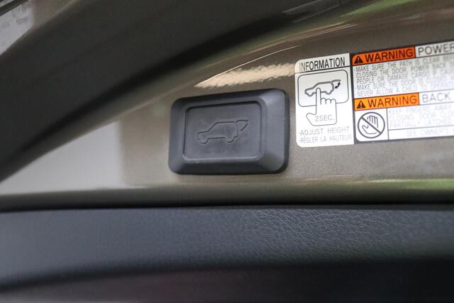 Toyota RAV4 2.0 Automaat Executive Business 4WD | Cruise-control | Trekhaak | Camera | Clima | Leder | Navigatie | Elek. Achterklep | Keyless | LM Velgen | Stoelverwarming