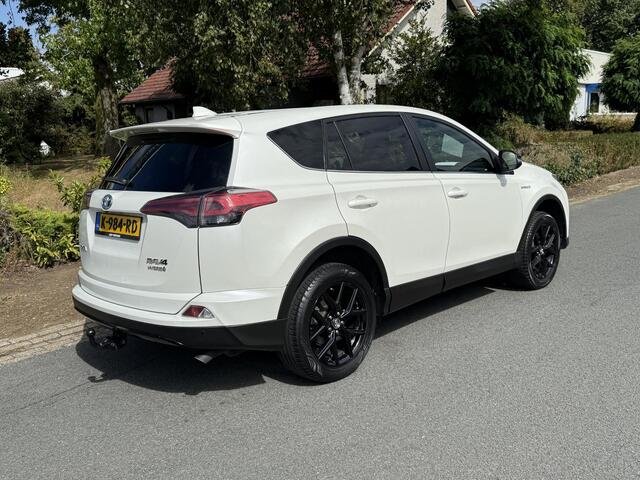 Toyota RAV4 2.5 Hybrid AWD Style 197PK LederoTrekhaak