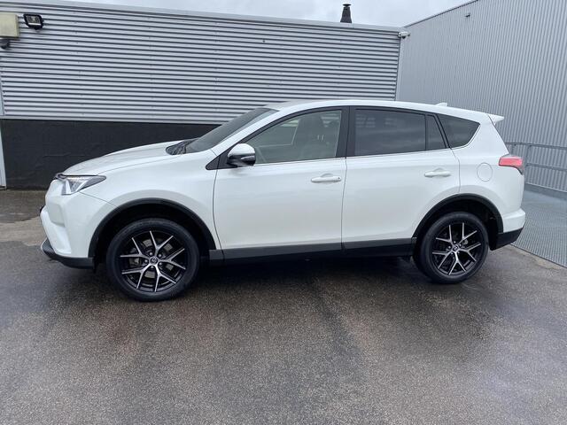 Toyota RAV4 2.5 Hybrid Style Navigatie, Stoelverwarming, Elek. bestuurdersstoel, Adaptieve cruise control, Volledig dealer onderhouden, LMV, Smart Key, NL-auto