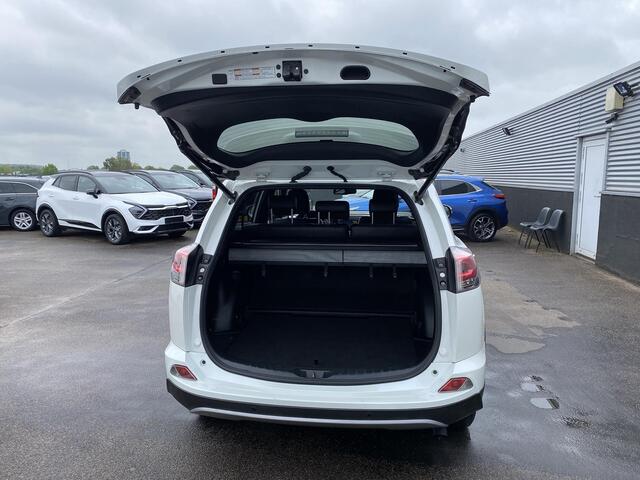 Toyota RAV4 2.5 Hybrid Style Navigatie, Stoelverwarming, Elek. bestuurdersstoel, Adaptieve cruise control, Volledig dealer onderhouden, LMV, Smart Key, NL-auto