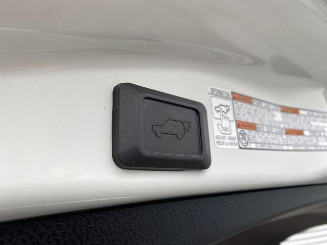 Toyota RAV4 2.5 Hybrid Style Navigatie, Stoelverwarming, Elek. bestuurdersstoel, Adaptieve cruise control, Volledig dealer onderhouden, LMV, Smart Key, NL-auto