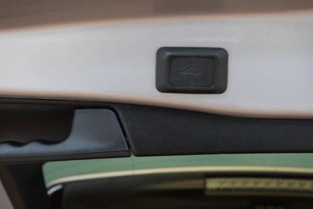 Toyota RAV4 2.5 Hybrid AWD Style | NAVI | CAMERA + PDC | ADAP CRUISE | BEAR-LOCK | TREKHAAK AFN |