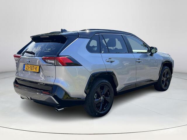 Toyota RAV4 2.5 Hybrid AWD Bi-Tone | Trekhaak | Panoramadak | JBL audio | Dode hoek waarschuwing |