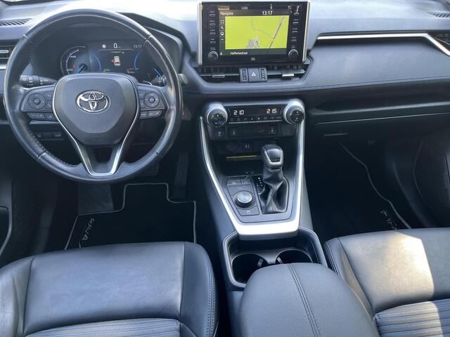Toyota RAV4 2.5 Hybrid AWD Bi-Tone | Trekhaak | Panoramadak | JBL audio | Dode hoek waarschuwing |