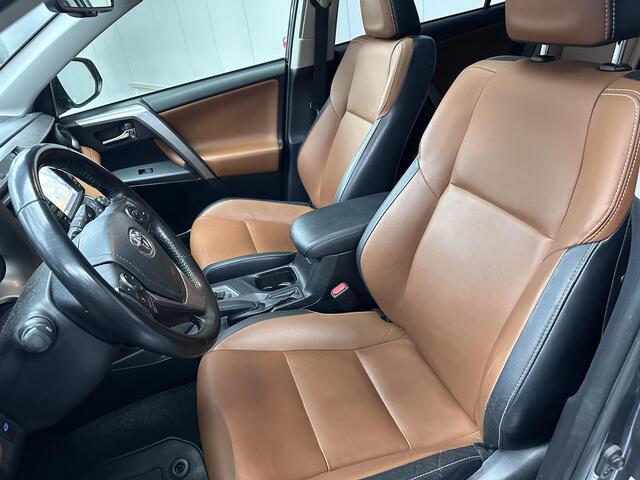 Toyota RAV4 2.5 Hybrid AWD Energy Plus met speciaal Leder interieur! NL Auto, all season banden , 1650 kg trekgewicht