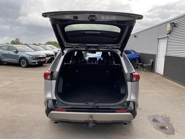 Toyota RAV4 2.5 Hybrid AWD Bi-tone Trekhaak, stoel- & stuurverwarming, keyless, achteruitrij camera, parkeersensoren v&a, navigatie Apple CarPlay/Android Auto