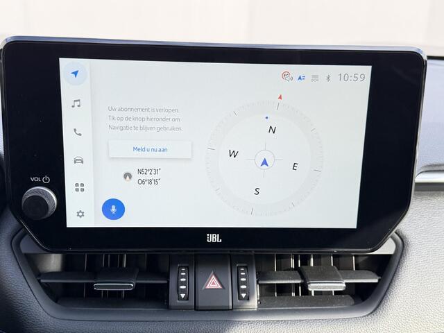 Toyota RAV4 2.5 Hybrid AWD Style Automaat / 1650kg Trekgewicht / BLIS / Apple Carplay Android Auto / Rondomzicht camera / Stuur,- Stoel en Voorruitverwarming / Elektrische achterklep / Navigatie / JBL Audio Systeem / cruise CC /