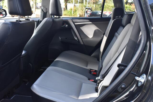 Toyota RAV4 2.5 Hybrid AWD Executive Schuifdak | Leder | Rondomzicht Camera | 1.650KG trekgewicht | Navigatie | 12 mnd BOVAG garantie | Whatsapp 06-53188999