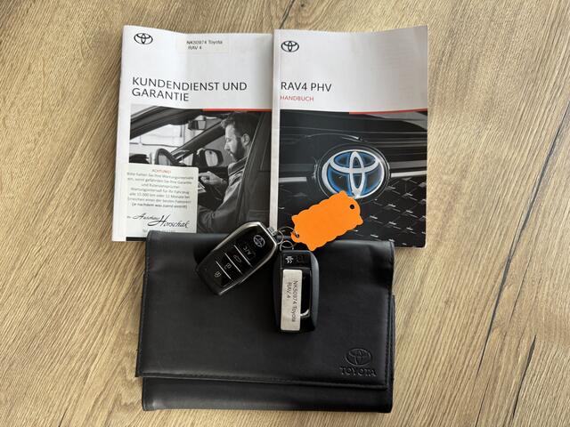 Toyota RAV4 2.5 Plug-in Hybrid AWD Business GRATIS Afleverpakket! | Stoelverwarming voor&achter | Trekhaak | Head-up Display |