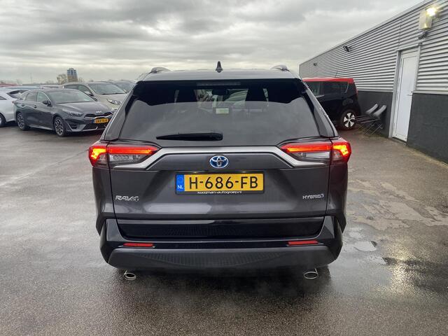Toyota RAV4 2.5 Hybrid Bi-Tone Stoelverwarming, JBL premium audio, parkeersensoren v&a, achteruitrij camera, ACC, keyless, navigatie, Apple CarPlay/Android Auto