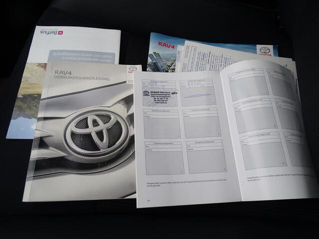 Toyota RAV4 2.5 Hybrid AWD Executive AUTOMAAT| NAVIGATIE| CAMERA| AIRCO/ECC| CRUISECONTROL| PARKEERSENSOREN| TREKHAAK| DODE HOEK DETECTIE | STOELVERWARMING | TREKHAAK |