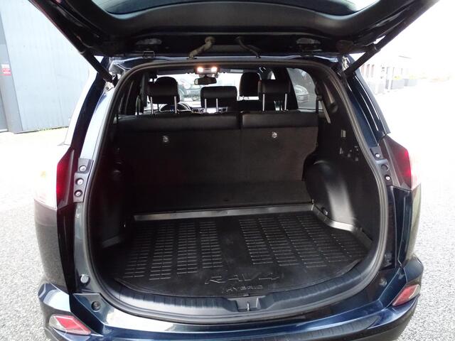 Toyota RAV4 2.5 Hybrid AWD Executive AUTOMAAT| NAVIGATIE| CAMERA| AIRCO/ECC| CRUISECONTROL| PARKEERSENSOREN| TREKHAAK| DODE HOEK DETECTIE | STOELVERWARMING | TREKHAAK |