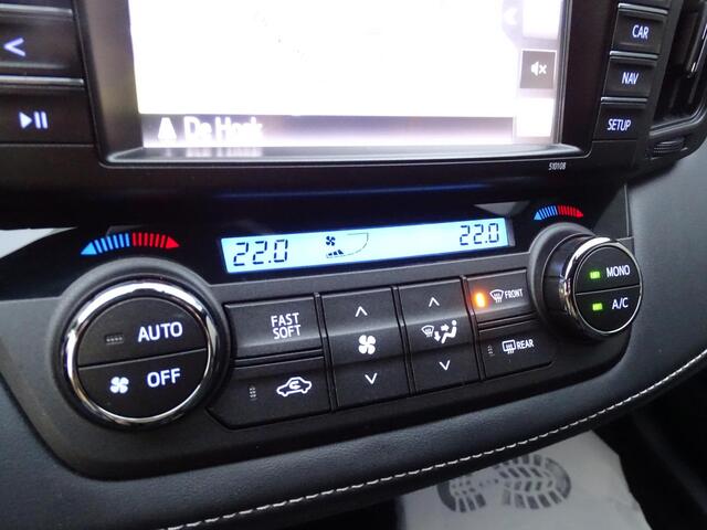 Toyota RAV4 2.5 Hybrid AWD Executive AUTOMAAT| NAVIGATIE| CAMERA| AIRCO/ECC| CRUISECONTROL| PARKEERSENSOREN| TREKHAAK| DODE HOEK DETECTIE | STOELVERWARMING | TREKHAAK |