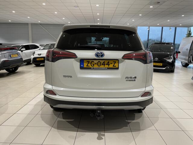 Toyota RAV4 2.5 Hybrid AWD Style | fabrieksnavi | trekhaak | stoelverwarming| LM velgen |