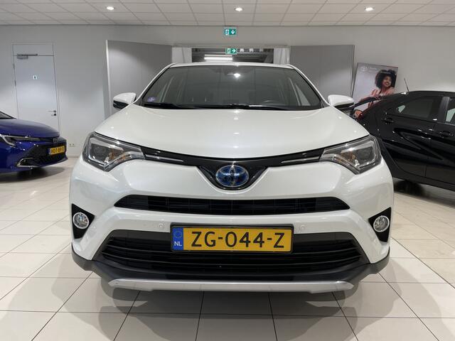 Toyota RAV4 2.5 Hybrid AWD Style | fabrieksnavi | trekhaak | stoelverwarming| LM velgen |