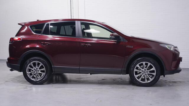 Toyota RAV4 Hybrid business edition Cruise-controle ECC led-verlichting Navi key-less go en start electrische achterklep stoel-stuur verwarming lane-assist private-glas camera boekjes aanwezig PDC v+a