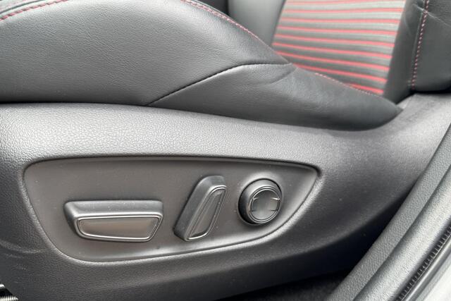 Toyota RAV4 2.5 Plug-in Hybrid AWD Style Navigatie, Stoelverwarming, Achteruitrijcamera, Elek. bestuurdersstoel, LED, Privacy glass, Smart Key