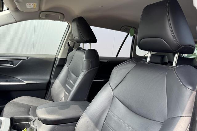Toyota RAV4 2.5 Hybrid AWD Executive Lederen bekleding, Trekhaak,Dodehoekdetectie, Seat memory, JBL, Stoelverwarming, Achteruitrijcamera,