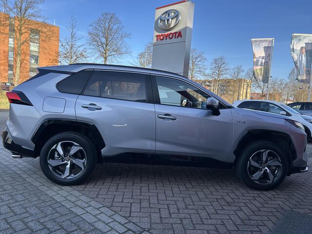 Toyota RAV4 2.5 Plug-in Hybrid AWD Style Navigatie, Stoelverwarming, Achteruitrijcamera, Elek. bestuurdersstoel, LED, Privacy glass, Smart Key