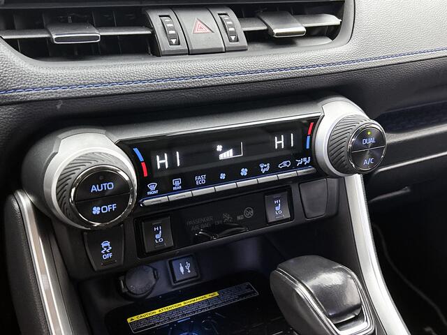 Toyota RAV4 2.5 Hybrid AWD Bi-Tone | Stoelverwarming | Lederenbekleding | Draadloos laden |