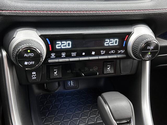 Toyota RAV4 2.5 Plug-in Hybrid AWD Style | Stoelverwarming | Parkeersensoren | Elek. Kofferklep | Navigatie |