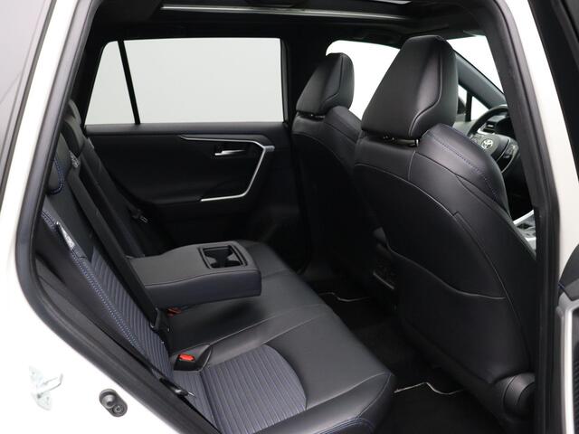 Toyota RAV4 2.5 Hybrid Bi-Tone | Panoramadak | Stuur, Stoel, en Voorruitverwarming | Trekhaak |