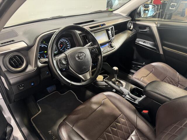 Toyota RAV4 2.5 Hybrid AWD Style | Lederen bekleding | Trekhaak | Stoelverwarming | 1650kg trekgewicht |