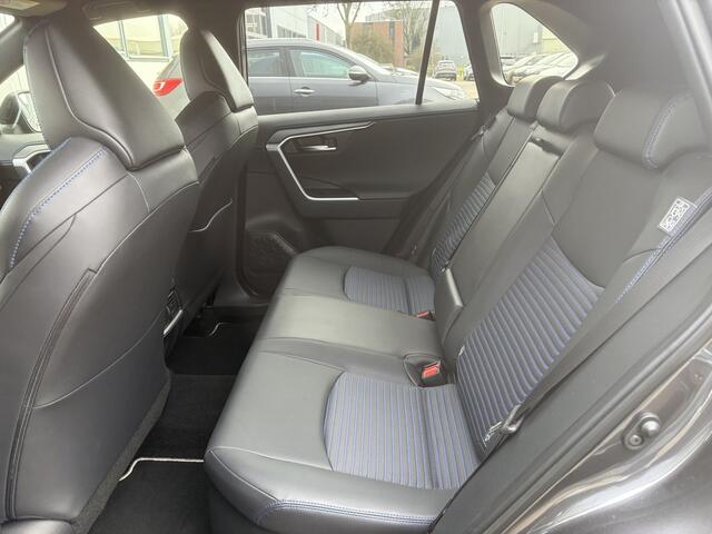 Toyota RAV4 2.5 Hybrid AWD Style Bi-Tone Stoel Stuur Ruit Verwarming PDC Navi Carplay