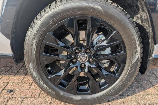 Toyota RAV4 AWD Bi-tone Stoel & Stuurwielverwarming, Parkeersensoren rondom, Elektrisch verstelbare bestuurdersstoel