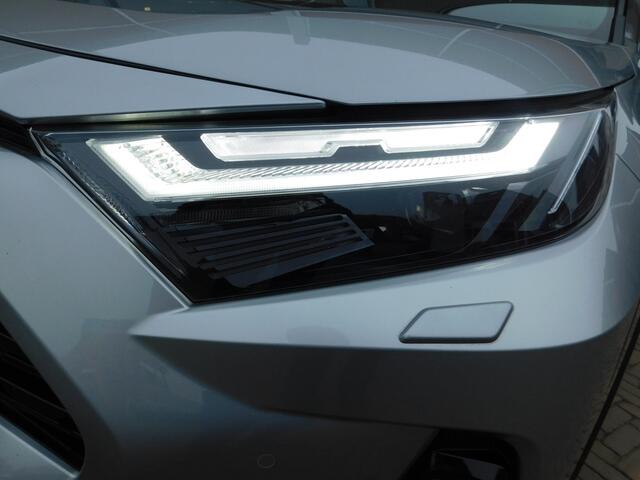 Toyota RAV4 2.5 Hybrid Bi-Tone | Trekhaak | Treeplanken