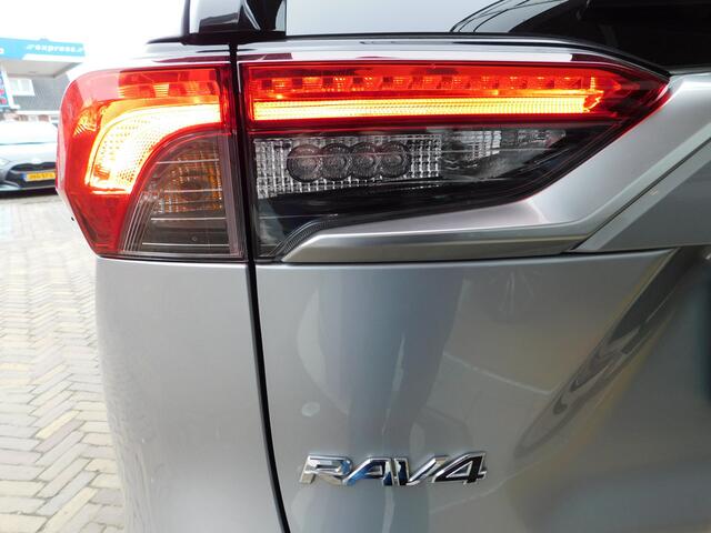 Toyota RAV4 2.5 Hybrid Bi-Tone | Trekhaak | Treeplanken
