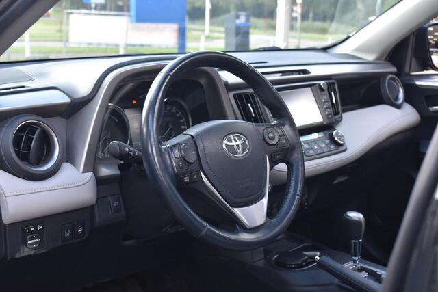 Toyota RAV4 2.5 Hybrid AWD Executive Schuifdak | Leder | Rondomzicht Camera | 1.650KG trekgewicht | Navigatie | 12 mnd BOVAG garantie | Whatsapp 06-53188999