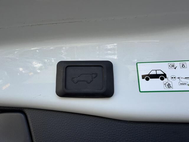 Toyota RAV4 2.5 Hybrid AWD Bi-Tone Panorama Trekhaak PDC Stoel Stuur Verwarmd