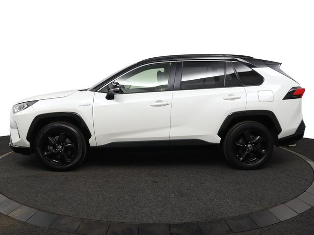 Toyota RAV4 2.5 Hybrid AWD Bi-Tone | 1650kg trekgewicht! | Electrische Achterklep | Parkeersensoren rondom | Camera | Draadloos Telefoonladen | 10 Jaar Garantie |