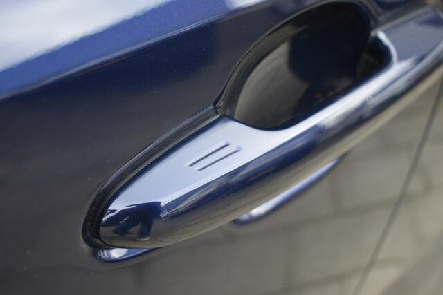 Toyota RAV4 2.5 Hybrid AWD Style Bi-Tone Limited Automaat 222pk | Apple Carplay/Android Auto | PDC vóór- & achter | BTW-auto |