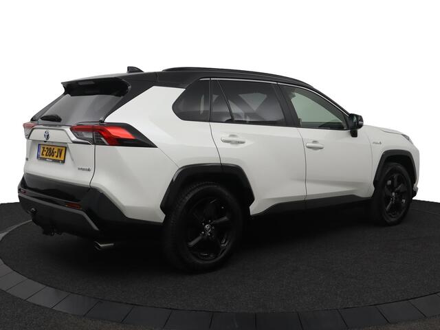 Toyota RAV4 2.5 Hybrid AWD Bi-Tone | Leder | Stoel en stuurverwarming | Trekhaak | 1650 kg trekgewicht |