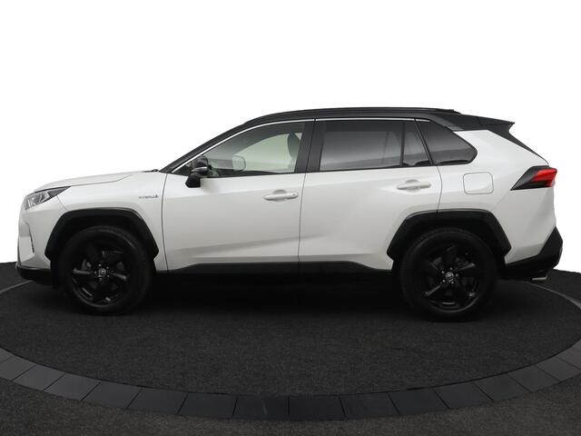 Toyota RAV4 2.5 Hybrid AWD Bi-Tone | Leder | Stoel en stuurverwarming | Trekhaak | 1650 kg trekgewicht |
