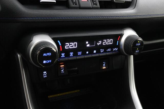 Toyota RAV4 2.5 Hybrid AWD Bi-Tone | Leder | Stoel en stuurverwarming | Trekhaak | 1650 kg trekgewicht |