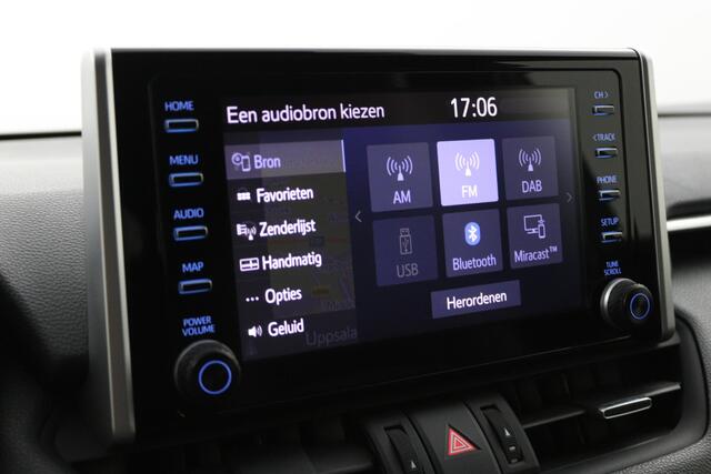 Toyota RAV4 2.5 Hybrid AWD Bi-Tone | Leder | Stoel en stuurverwarming | Trekhaak | 1650 kg trekgewicht |