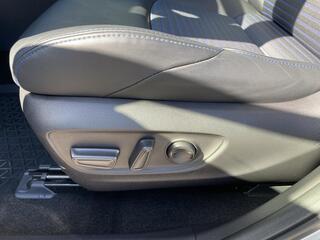 toyota-rav4-2.5-hybrid-awd-bi-tone-