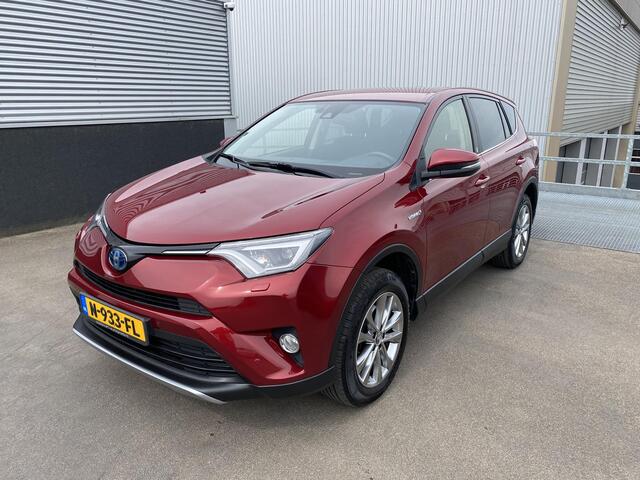 Toyota RAV4 2.5 Hybrid AWD Dynamic Trekhaak, Team D, navigatie, stuur- & stoelverwarming, automaat, keyless, cruise control adaptief, parkeersensoren v&a